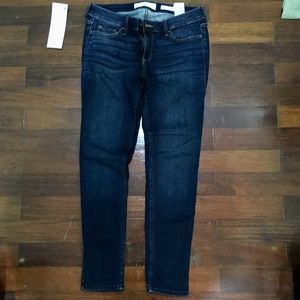 2/$30 NWOT HOLLISTER SKINNY JEANS
